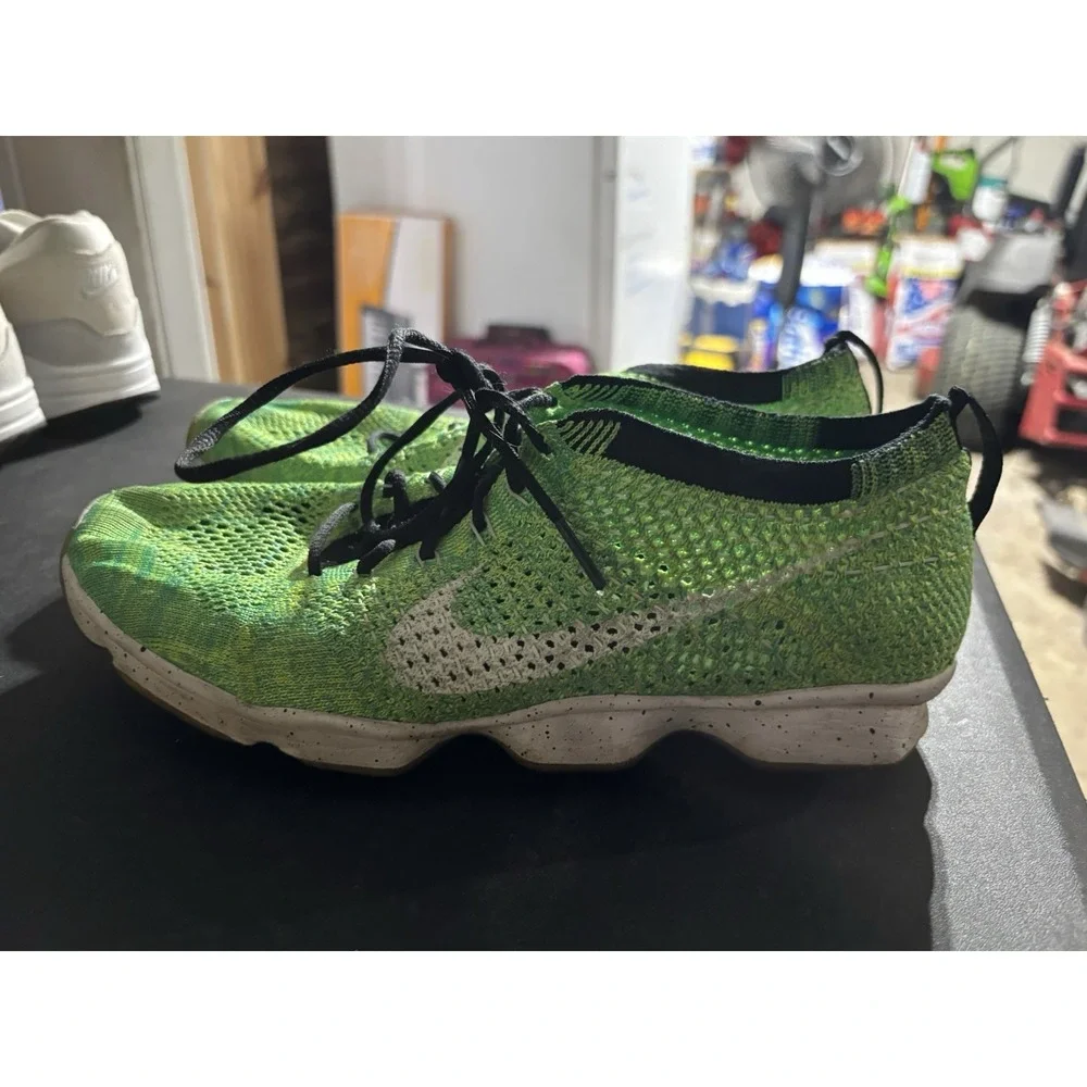 Nike Women 's Flyknit Zoom Agility Running Shoes. Size US 9 Green